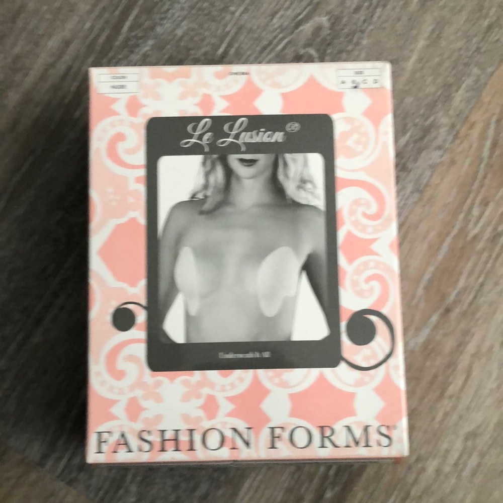 Fashion Forms Le Lusion
